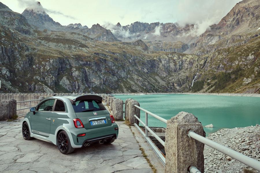 Abarth 695 70° Anniversario (312) 2019 года  (WW) (фото 4 из 70)